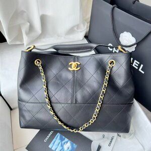 Classic CHANEL Bag: A Stylish and Versatile Choice for Elegance